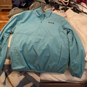 a crewneck reversabel raincoat/sweatshirt